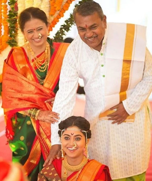 Mrunmayee Deshpande Family