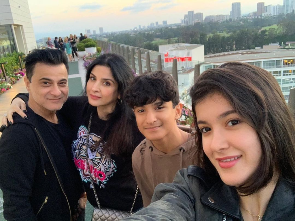 Maheep Kapoor Family