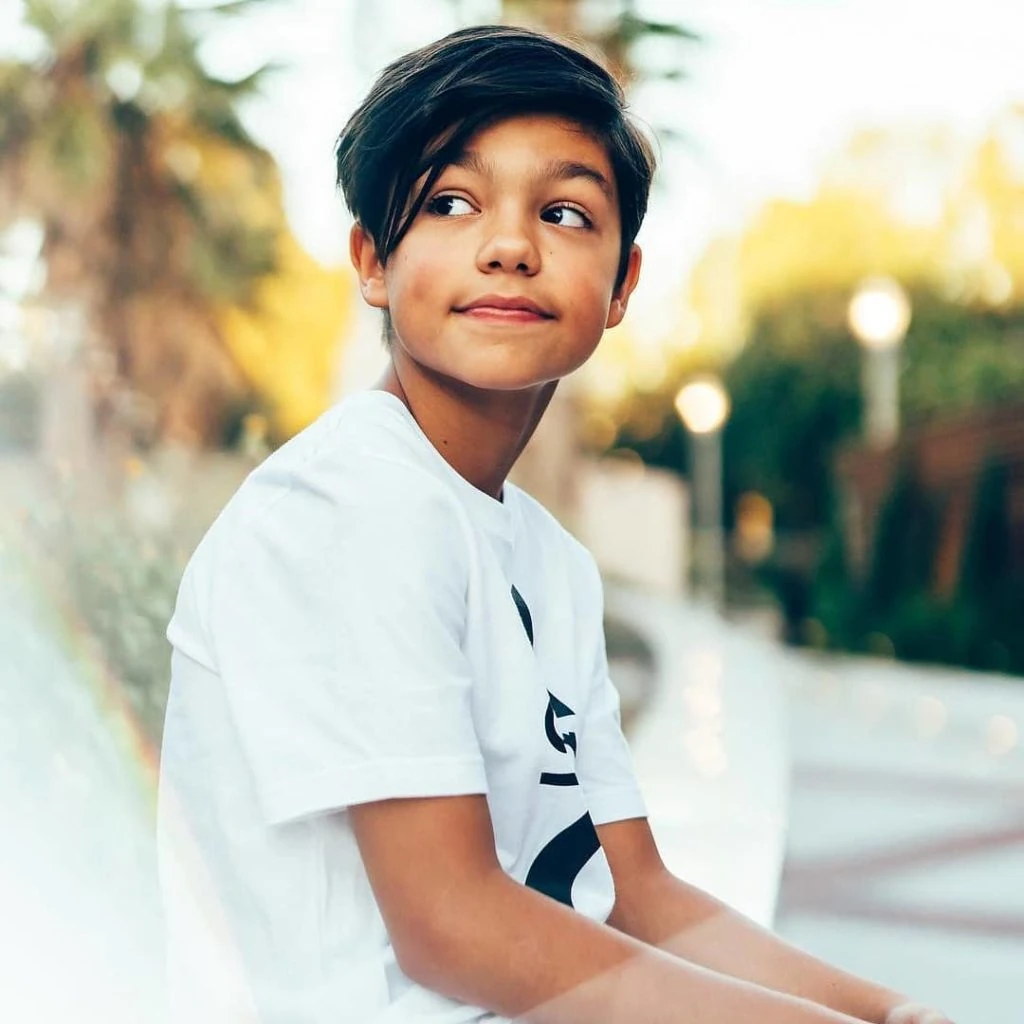 Malachi Barton Biography, Wiki, Age, Family, Hometown, Photos, Height ...