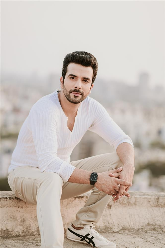 Manit Joura Biography