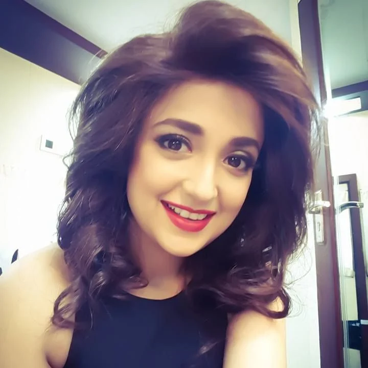 Monali Thakur Biography