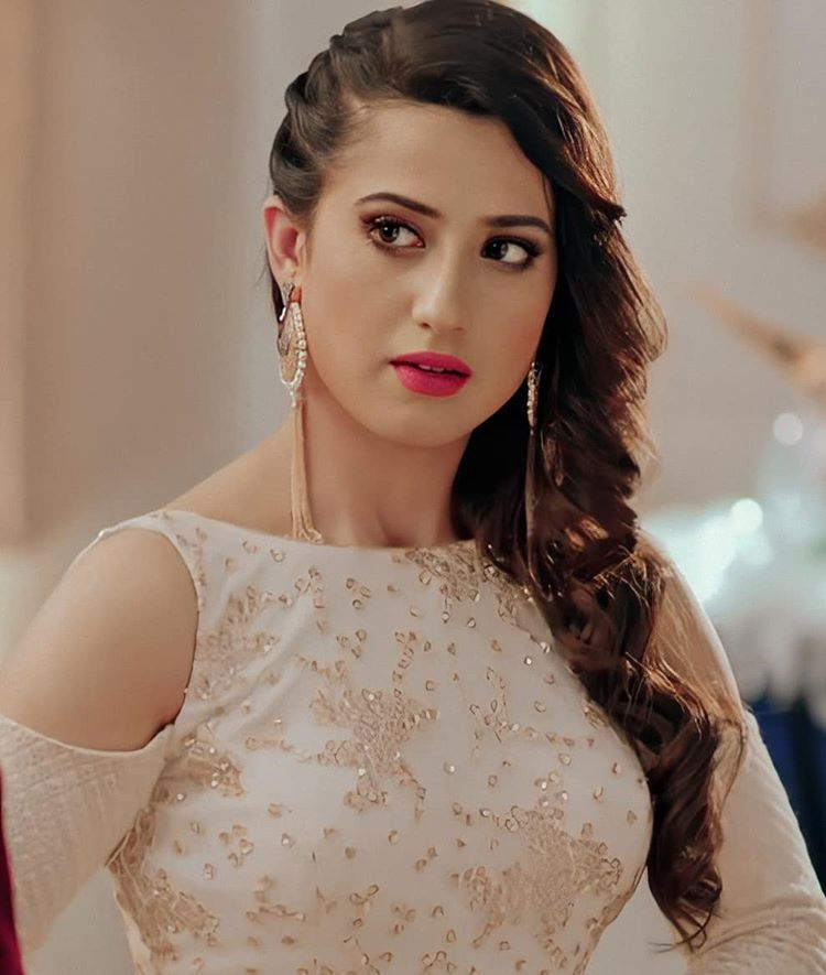 Aalisha Panwar Biography